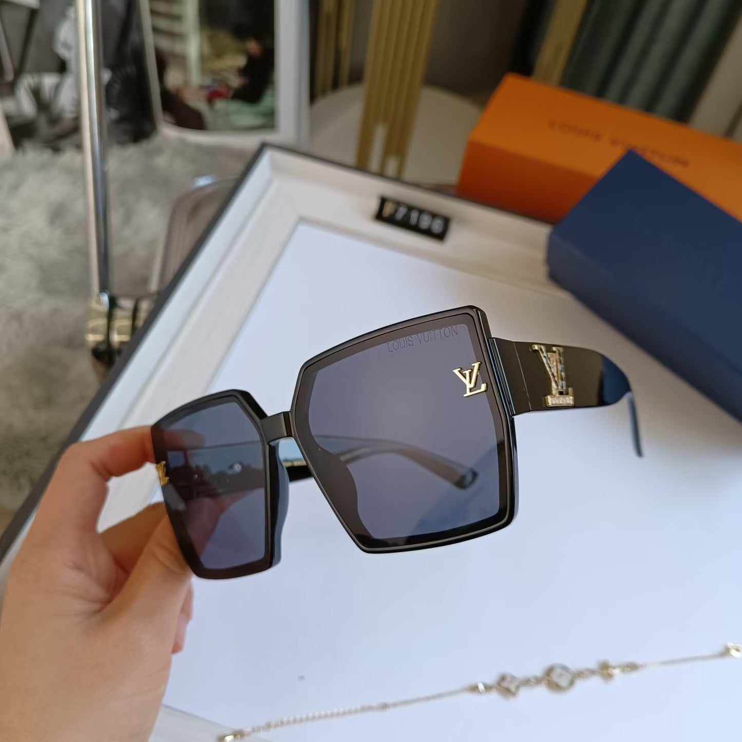 Fashion Large Frame Sunglasses V-With Gift Box