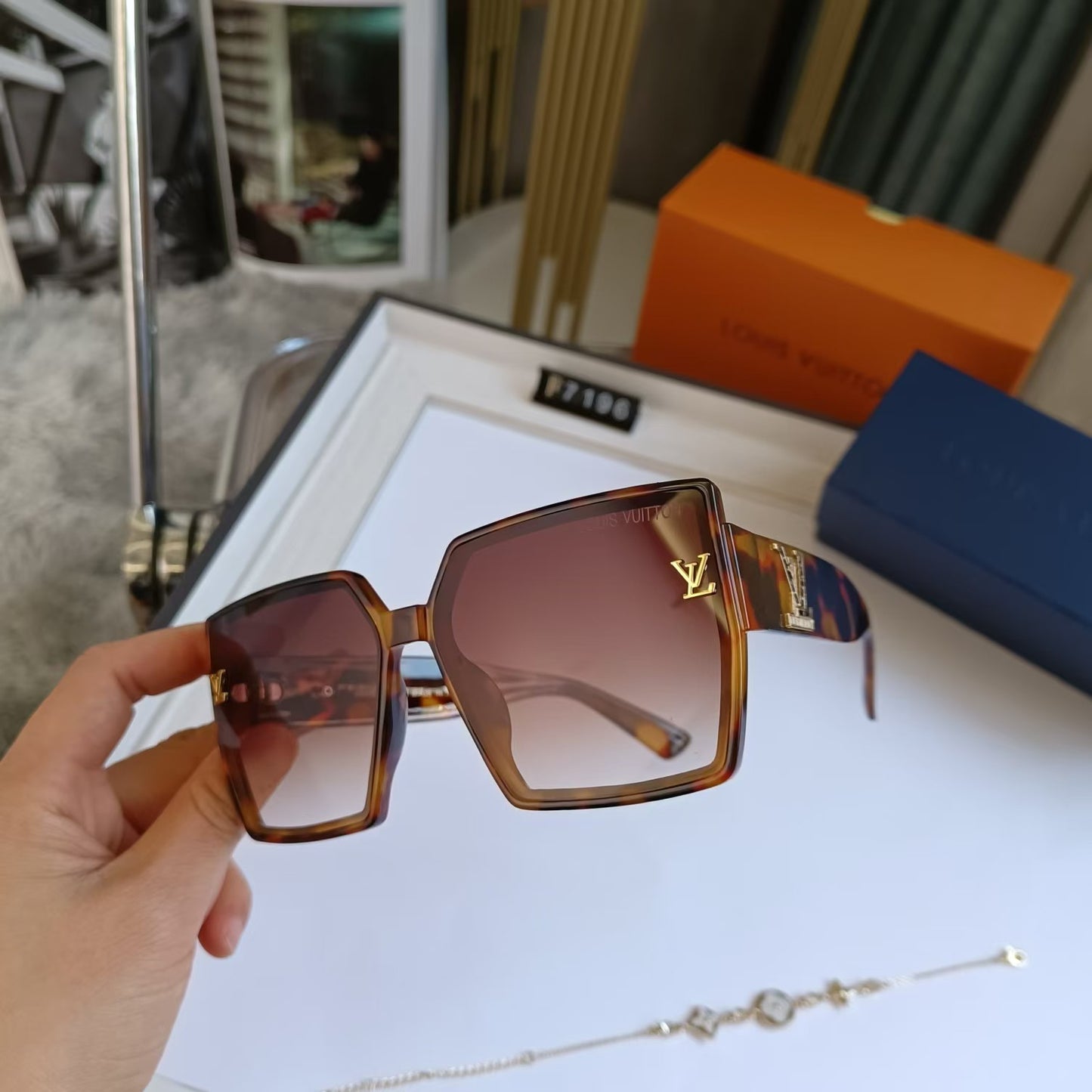 Fashion Large Frame Sunglasses V-With Gift Box