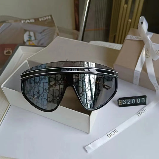 Oversized Watermark Sunglasses 832003